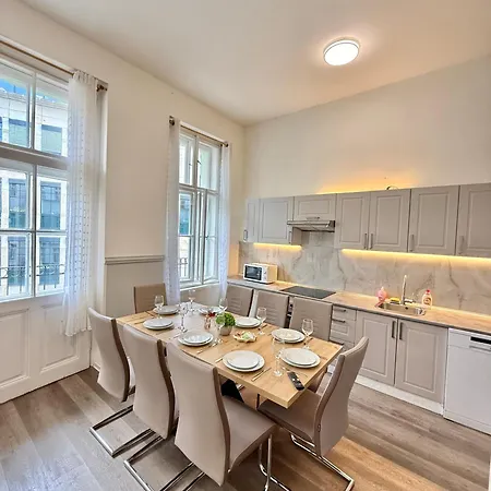 Free Parking- 2bdr In Wenceslas Square Appartamento